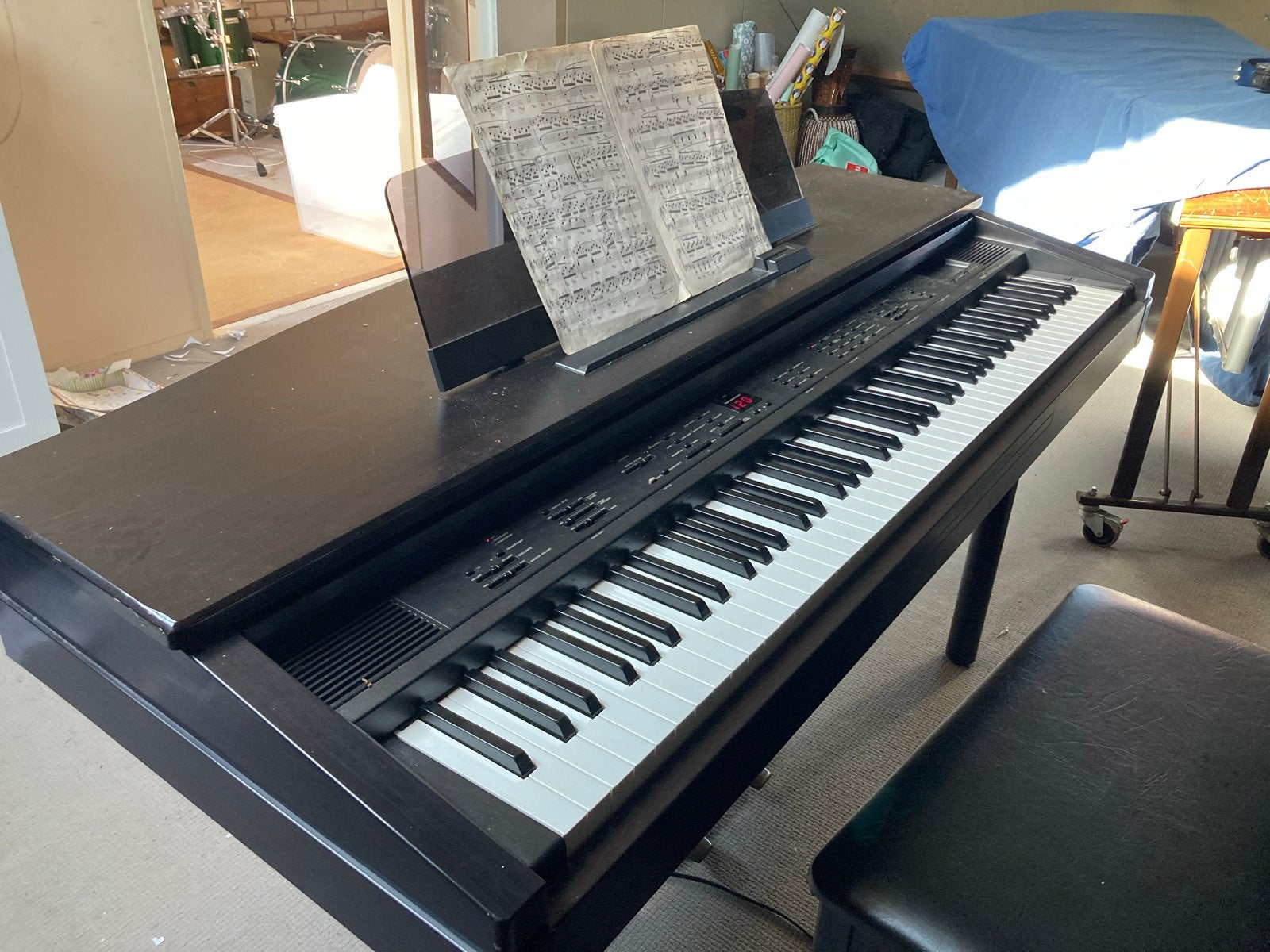 Yamaha Clavinova elektrische piano (defect) incl. kruk, Muziek en Instrumenten, Piano's, Ophalen, Gebruikt, Zwart, Digitaal