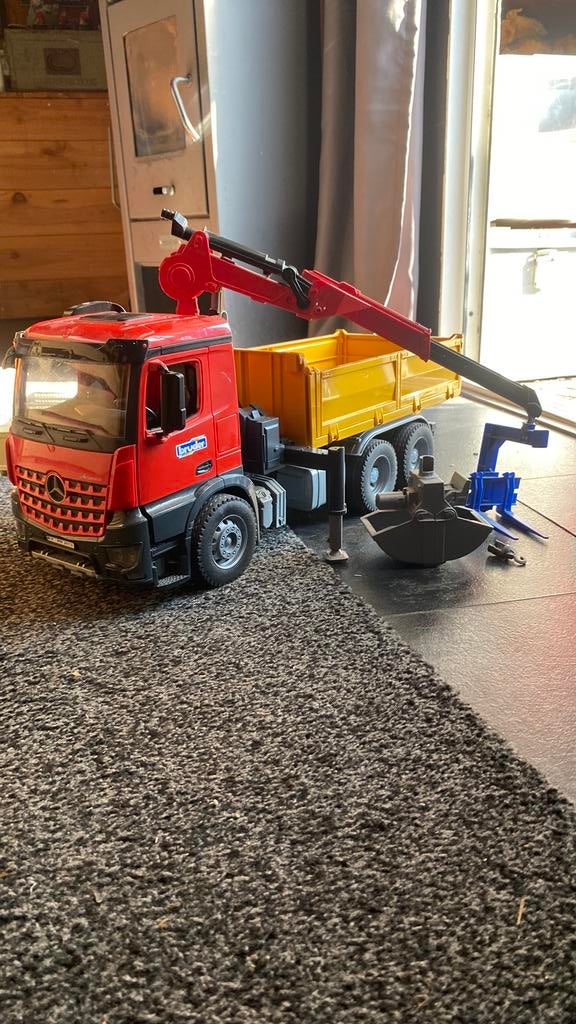 Mercedes vrachtwagen bruder, Ophalen, Zo goed als nieuw