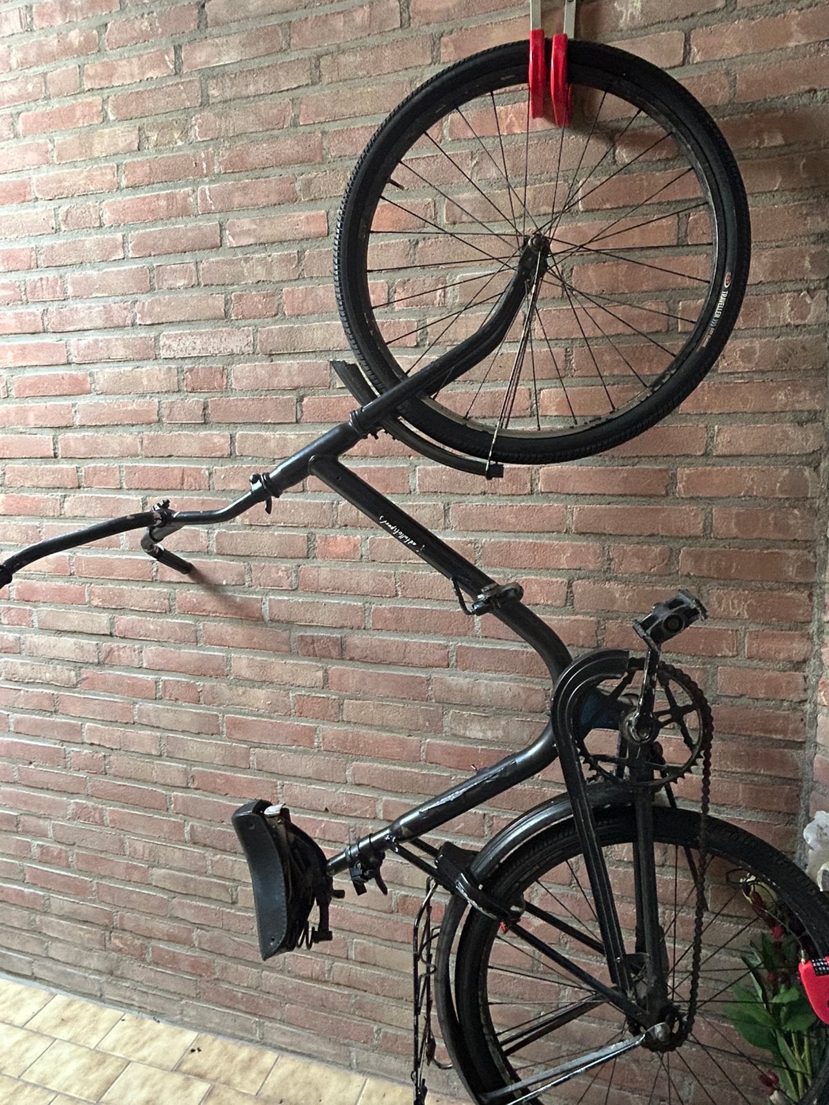 oma-vouw-fiets, Ophalen, Terugtraprem