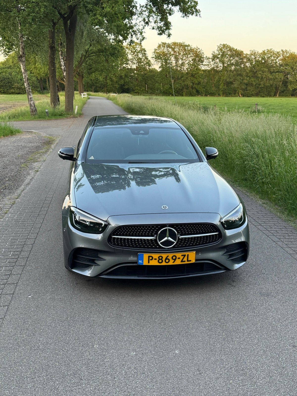 Mercedes-Benz E-klasse Sedan E200 AMG Line, Auto's, Automaat, Achterwielaandrijving, Zwart, 4 cilinders