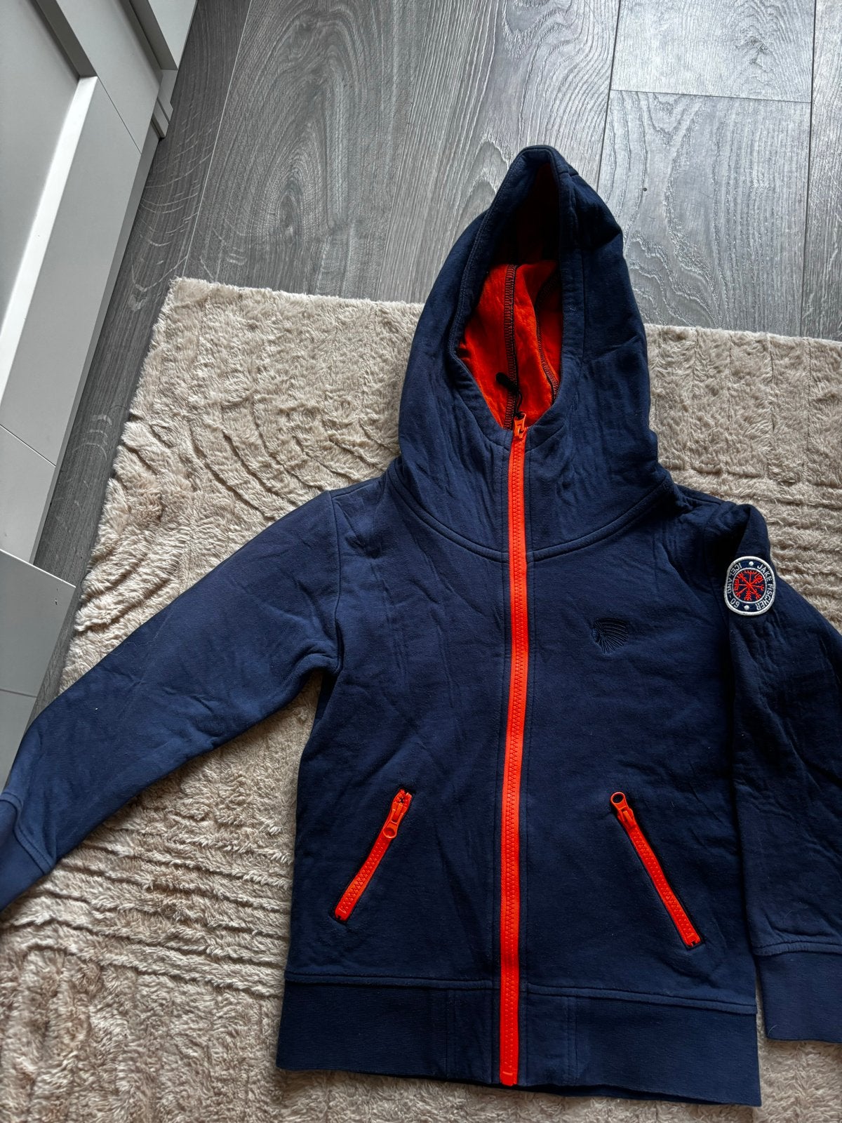 Jake Fischer hoodie - Donkerblauw met oranje rits, Ophalen of Verzenden, Gebruikt, Jongen