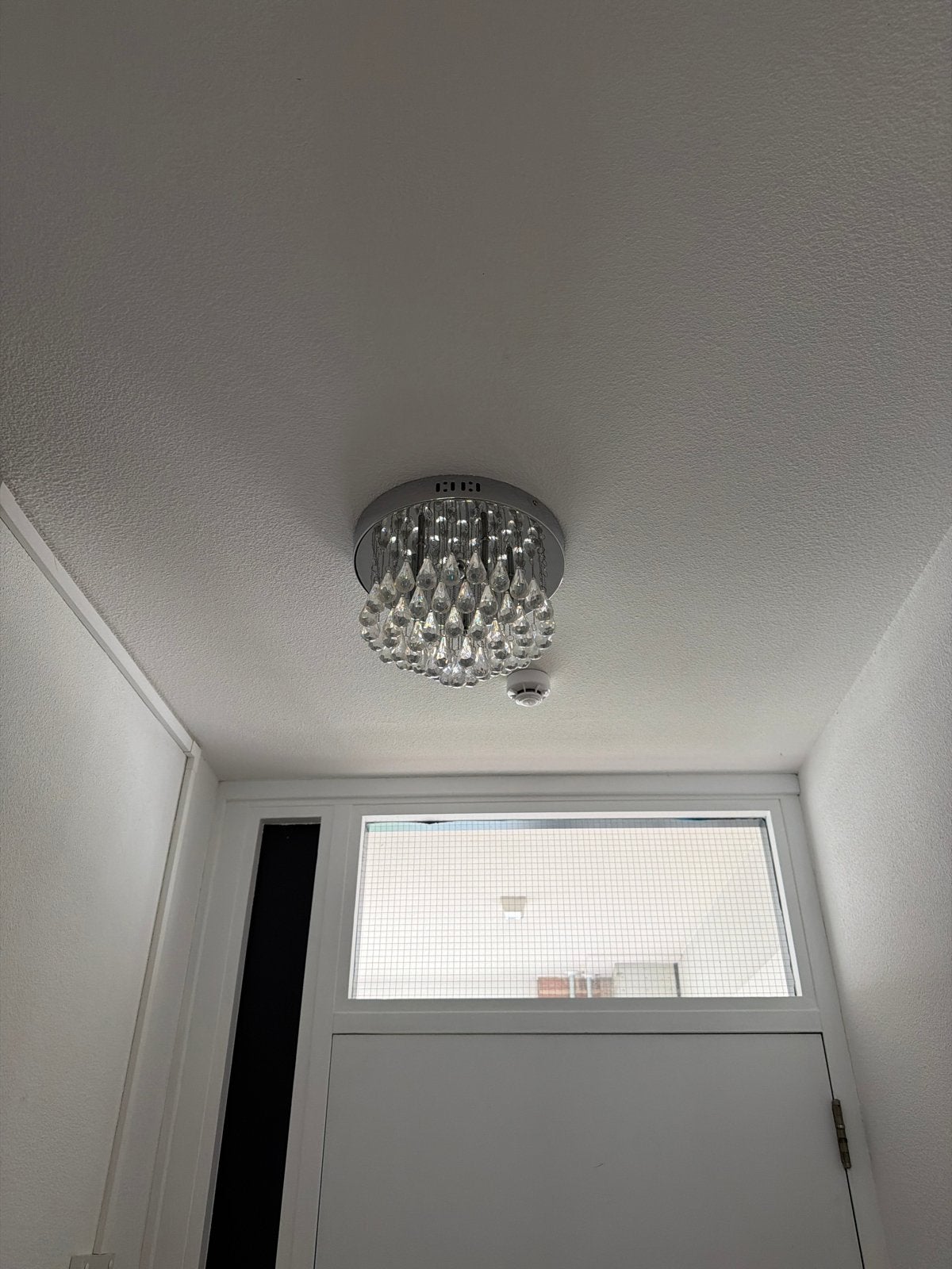 Moderne plafondlamp Ø 30 centimeter met kristallen druppels, Ophalen, Zo goed als nieuw, Metaal
