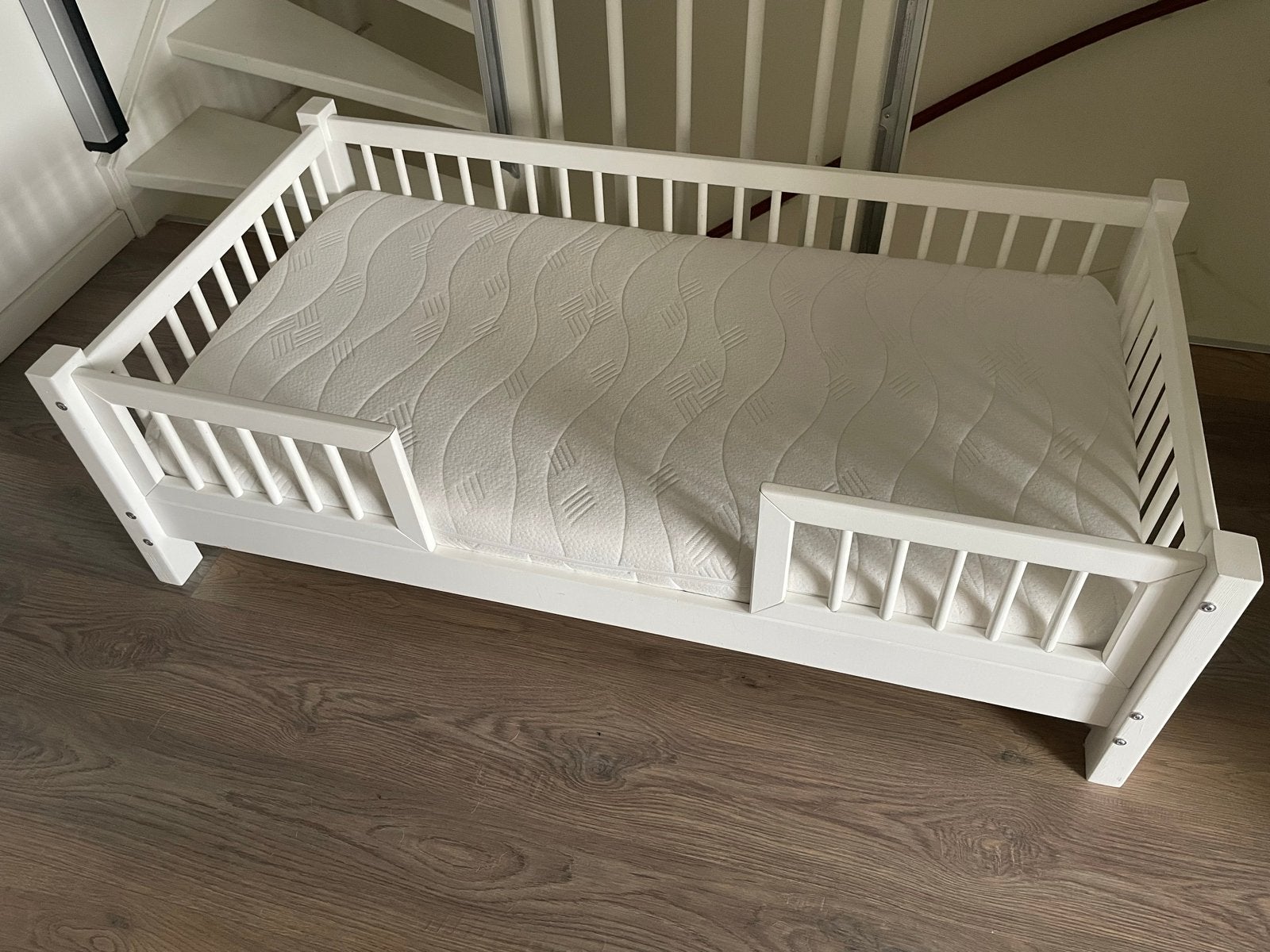 Peuterbed Petit Puk 70x140cm met matras en lattenbodem, Ophalen, Gebruikt, 70 tot 85 cm, 140 tot 160 cm