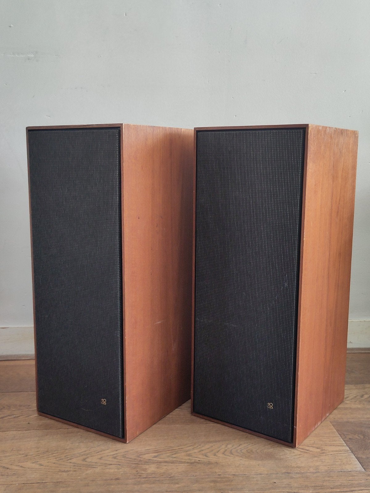 Vintage BeoVox speakers 2400 B & O luidsprekers teak hout, Ophalen, Vloerstaande luidspreker, Gebruikt, Inclusief kabels