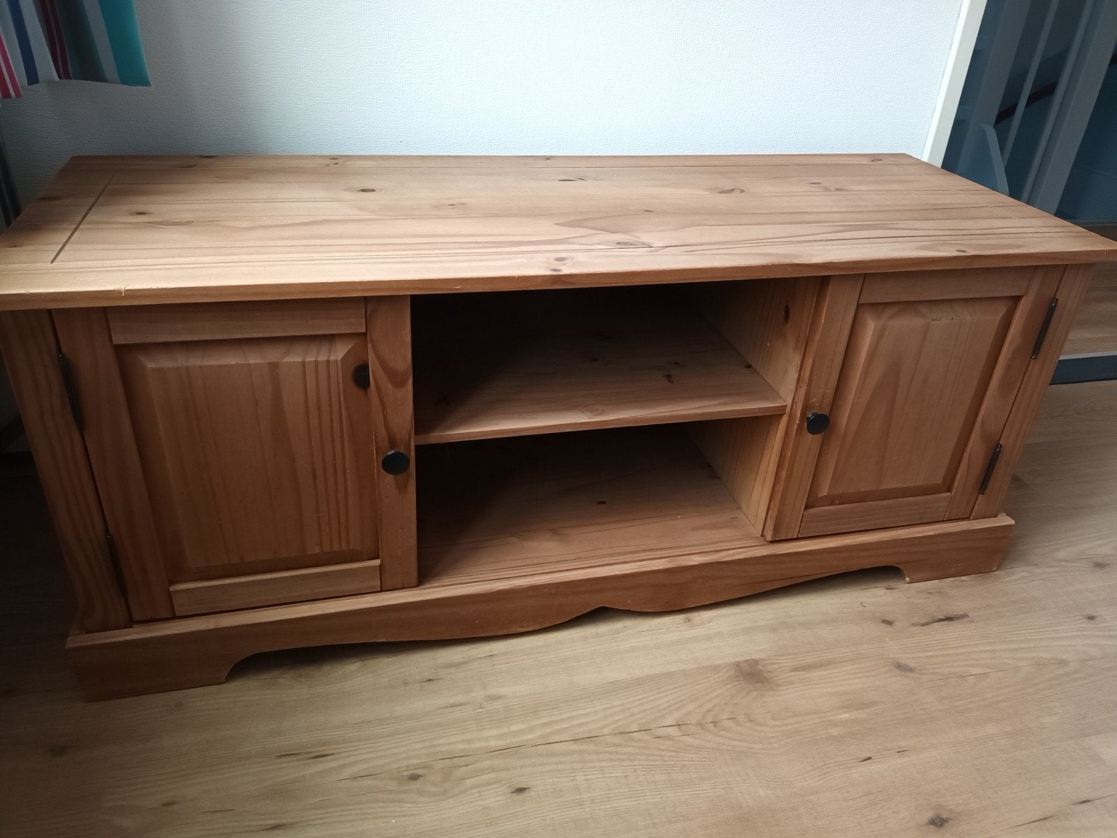 grenen ( honingkleur) tv kastje, Ophalen, Gebruikt, 100 tot 150 cm, Minder dan 100 cm