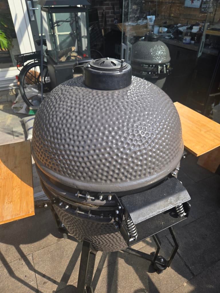 Grill Guru Kamado Large met extra grote wielen, Ophalen, Gebruikt, Grill Guru