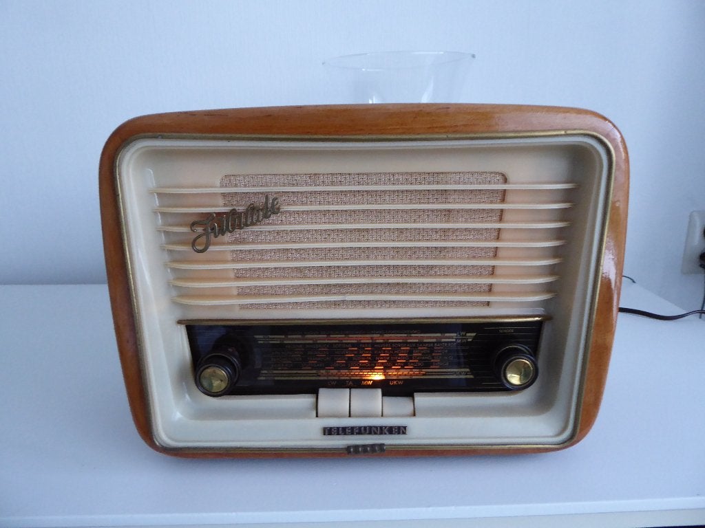 Mooie Spelende Telefunken Jubilate 6   Export met FM, Ophalen of Verzenden