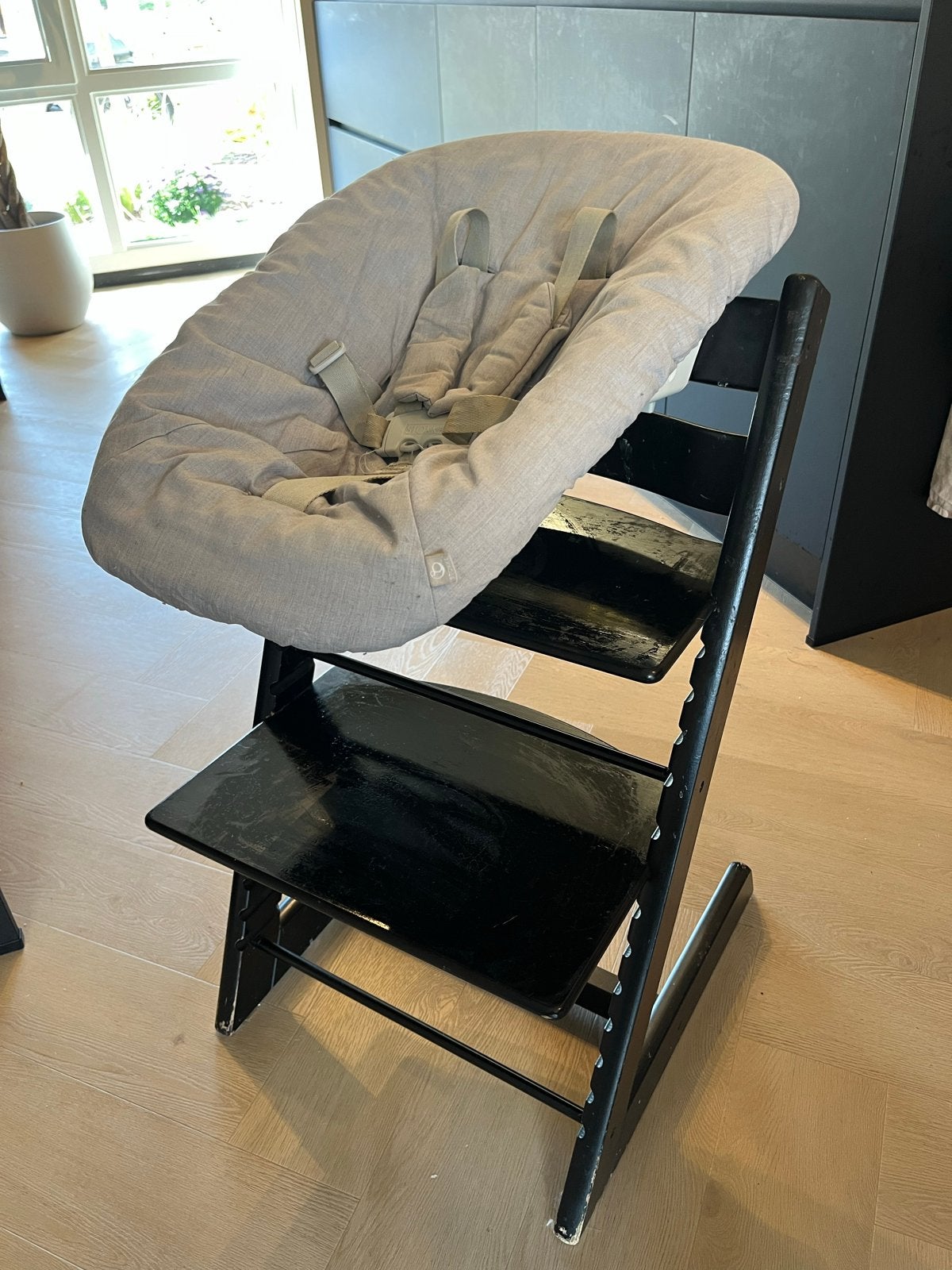Stokke Tripp Trapp kinderstoel met babyset., Kinderen en Baby's, Ophalen, Gebruikt, Meegroeistoel, Aanschuifbaar
