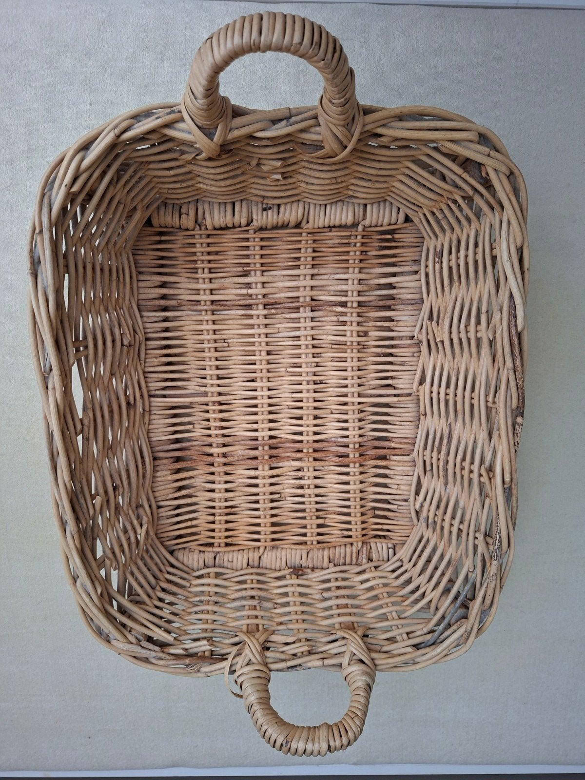 Vintage rieten mand met handvatten, Huis en Inrichting, Woonaccessoires | Schalen en Manden, Gebruikt, Mand, Ophalen of Verzenden
