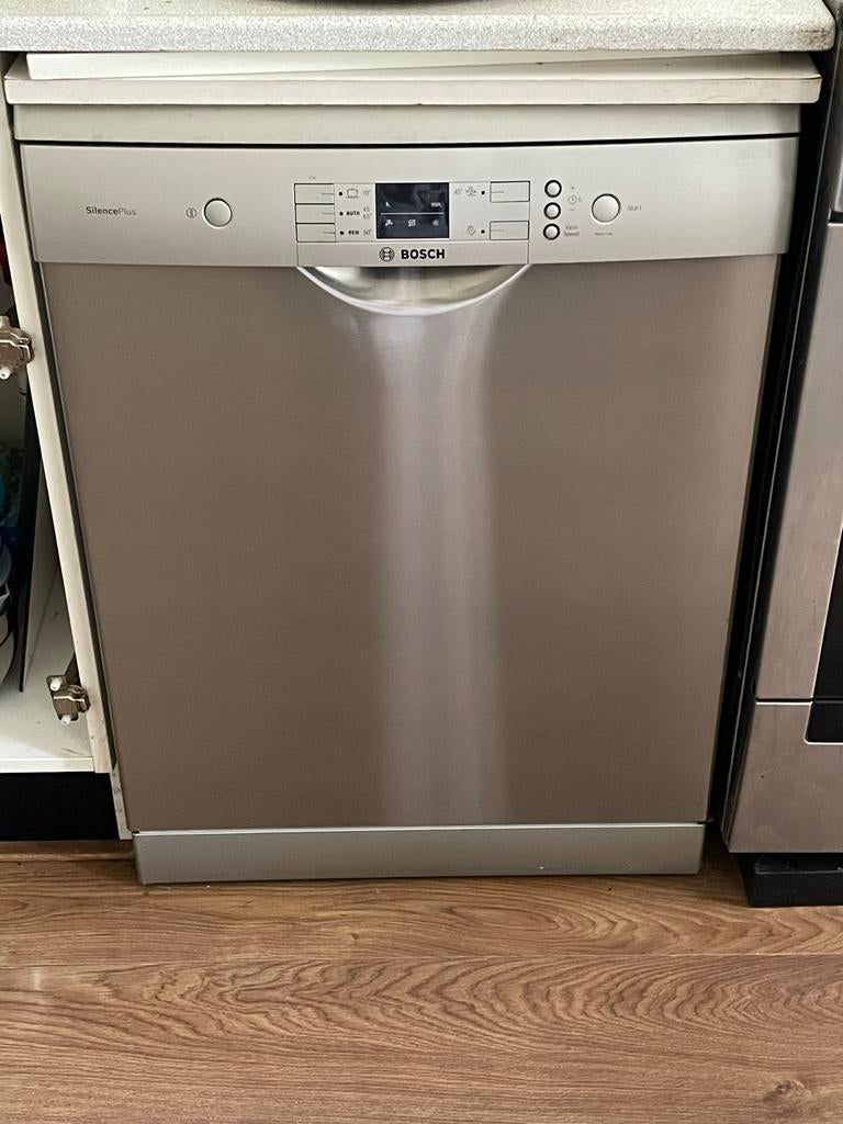 Nette Bosch SilencePlus vaatwasser - Zeepdispenser defect, Witgoed en Apparatuur, Vaatwasmachines, Ophalen, Gebruikt, Vrijstaand
