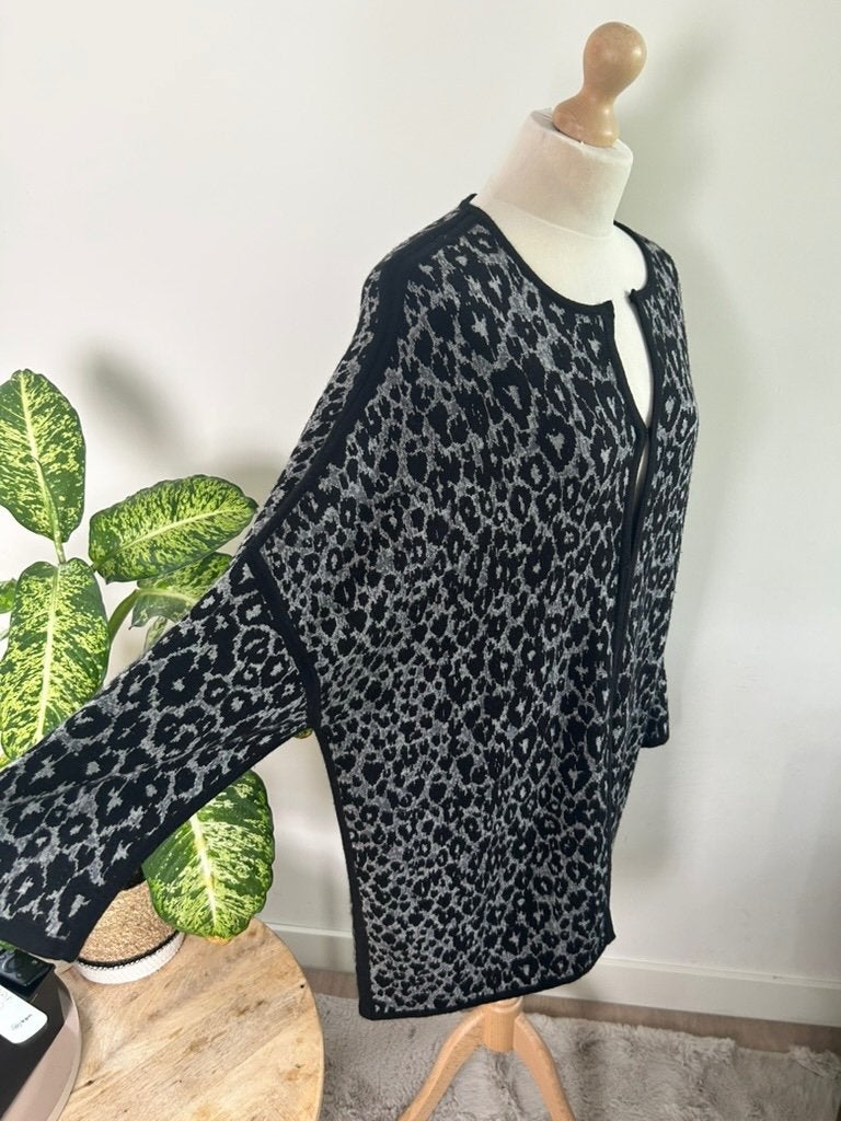 Lui-Jo maat L grijs panter vest 3557, Lui-Jo, Ophalen of Verzenden, Zo goed als nieuw, Grijs