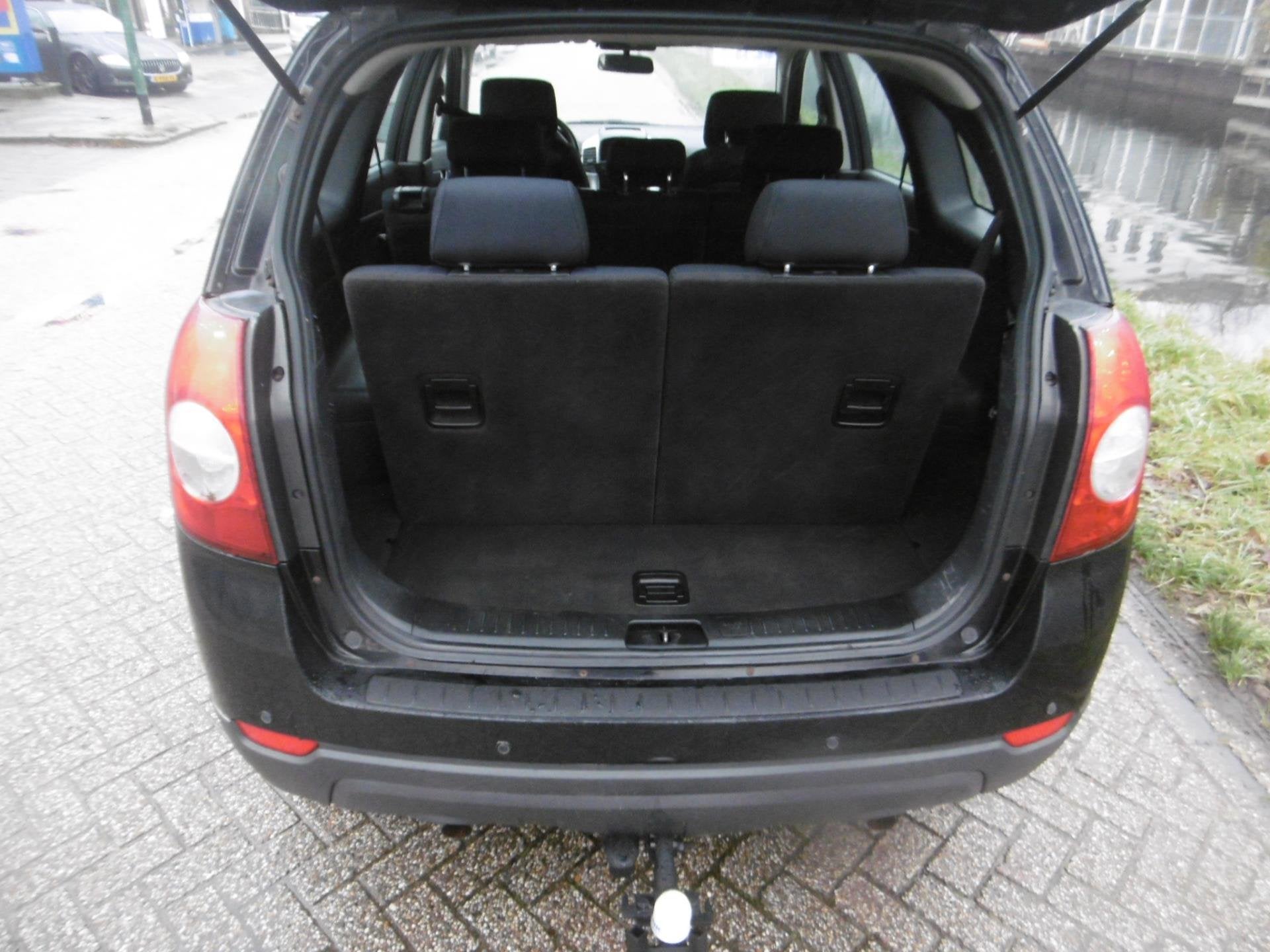 Chevrolet Captiva 2.4i Style 2WD 7-Persoons EXPORT ONLY TRAI, Gebruikt, 4 cilinders, 7 stoelen, Zwart