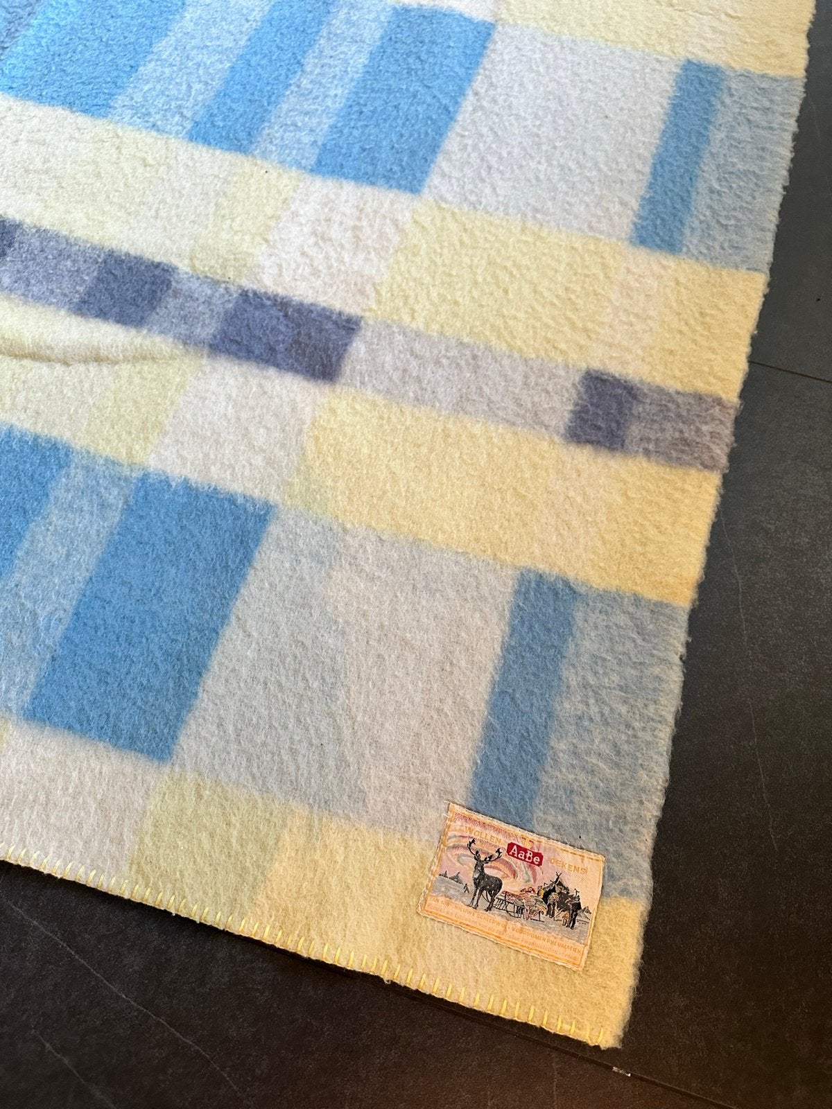 Vintage AaBe wollen deken | Zuiver scheerwol | Blauw & Geel, Vintage, Gebruikt, Meerkleurig, Ophalen of Verzenden