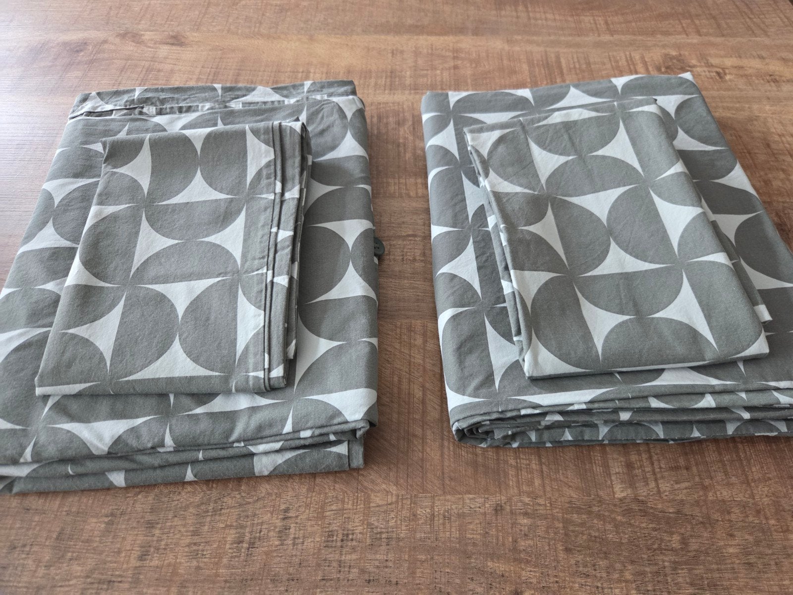 2x IKEA ÄNGSNEJLIKA Dekbedovertrek 140x200 cm Groen/Grijs, Eenpersoons, Inclusief kussenslopen, Dekbedovertrek, Katoen