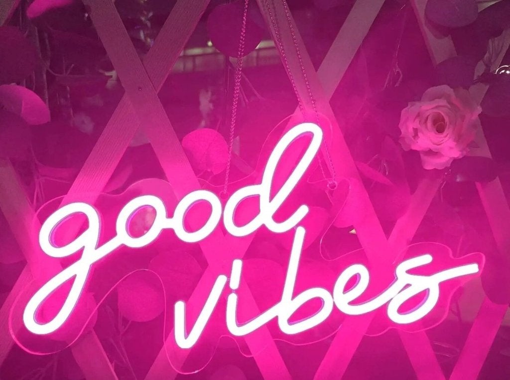 Nieuwe Neon LED Wandlamp Good Vibes Decoratie 30cm x 15cm, Ophalen of Verzenden, Nieuw, Kunststof, Met schakelaar