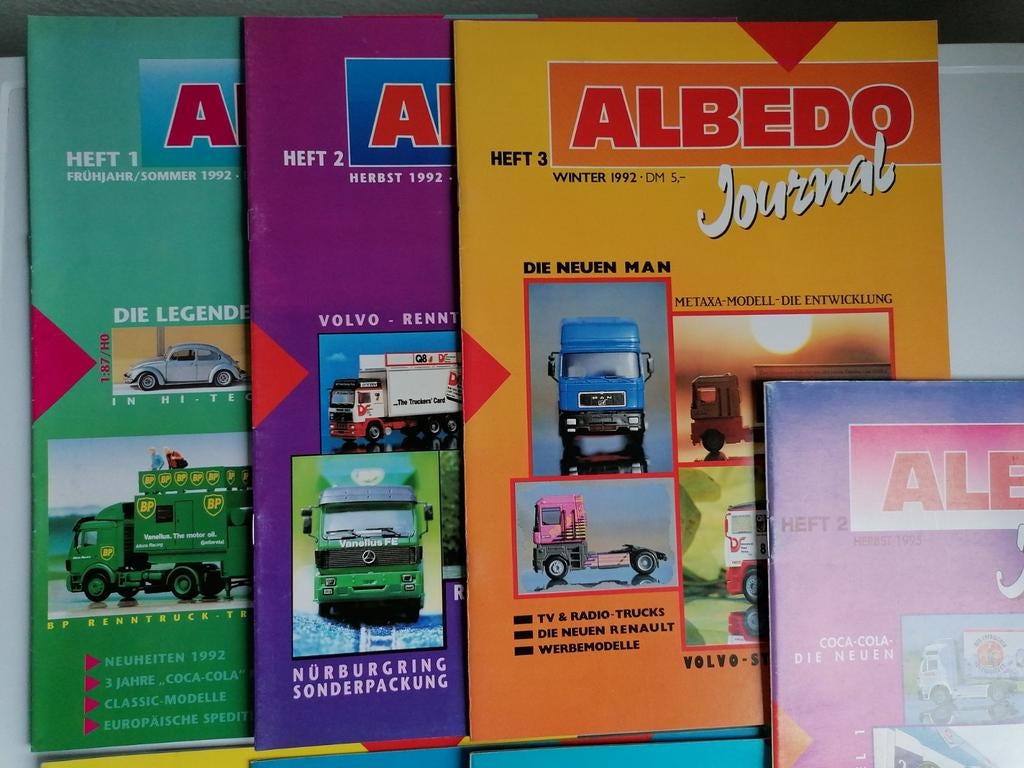 Albedo modells. Catalogussen vrachtauto's. 1992/93/95., Hobby en Vrije tijd, Modelauto's | 1:87, Zo goed als nieuw, Bus of Vrachtwagen