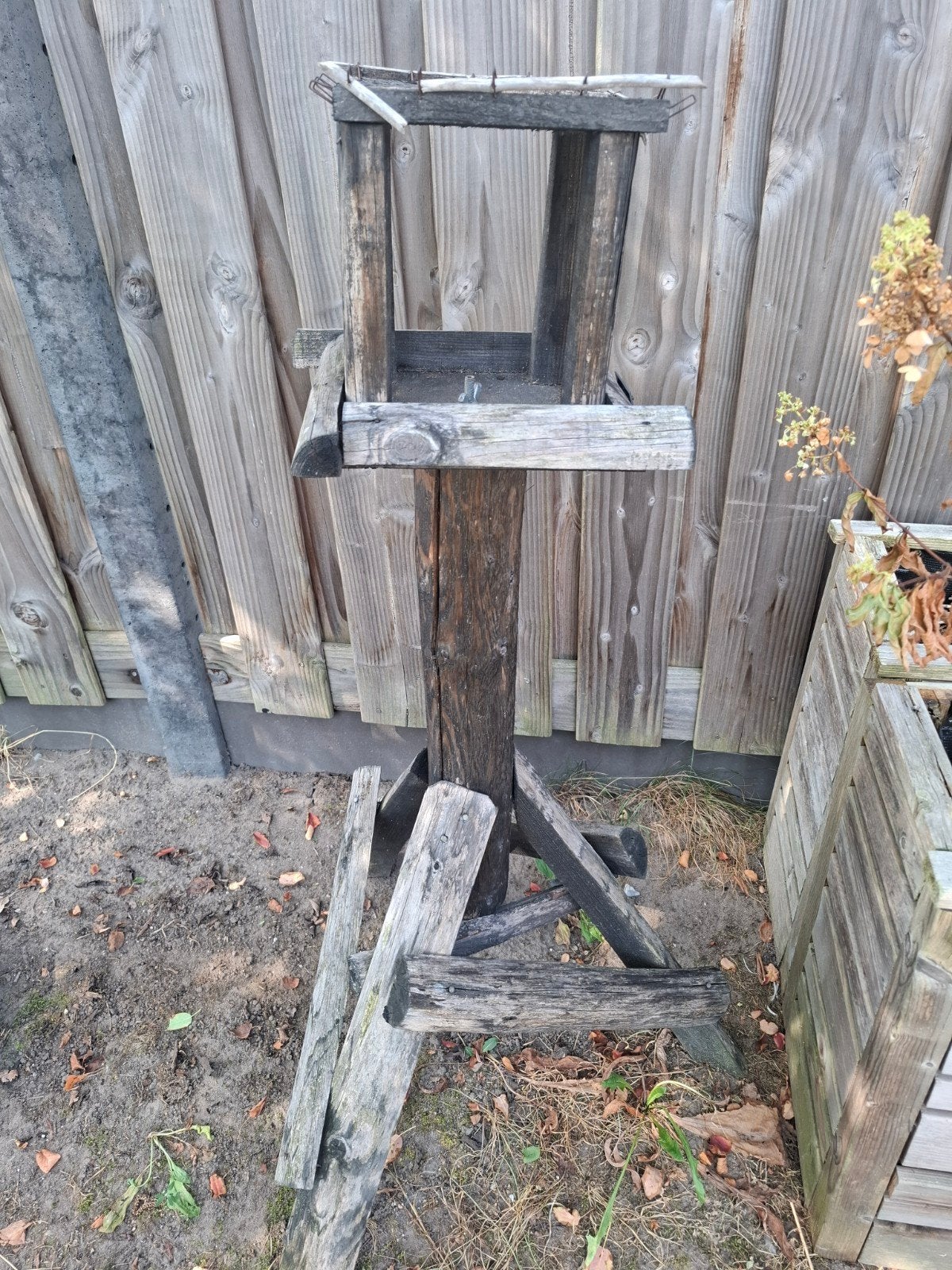 Vogelvoederhuisje - dakje is eraf, Ophalen
