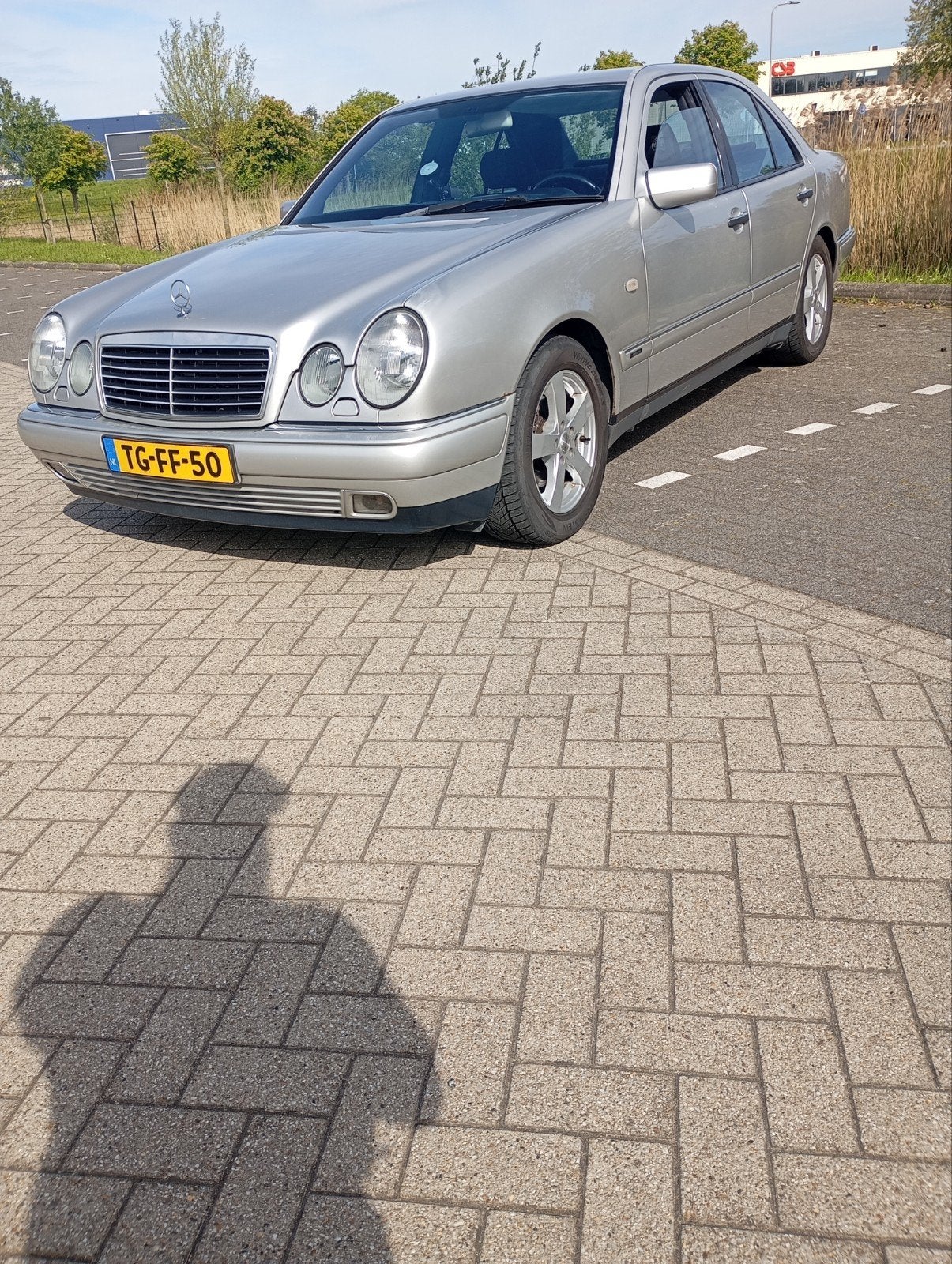 Mercedes-Benz E-Klasse 2.4 E240 Sedan Classic AUT 1998 Grijs, Ophalen, Gebruikt, Mercedes-Benz