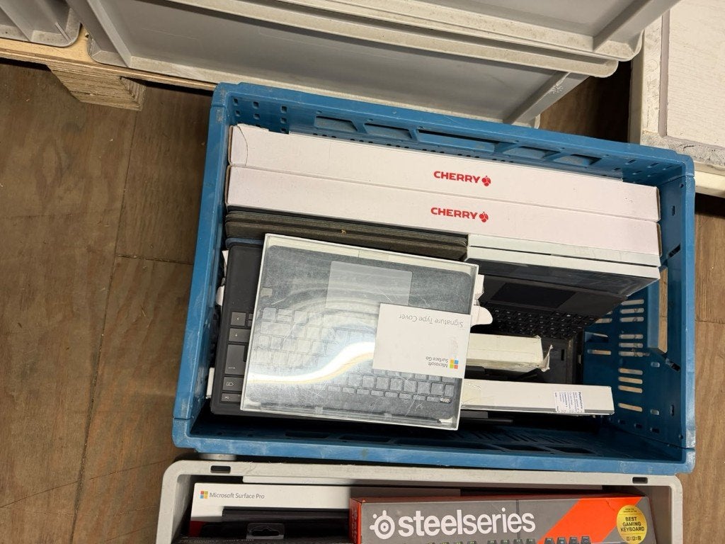 toetsenborden, Computers en Software, Ophalen, Gebruikt, Info@opruimdeals.nl, Nijverheidscentrum 44