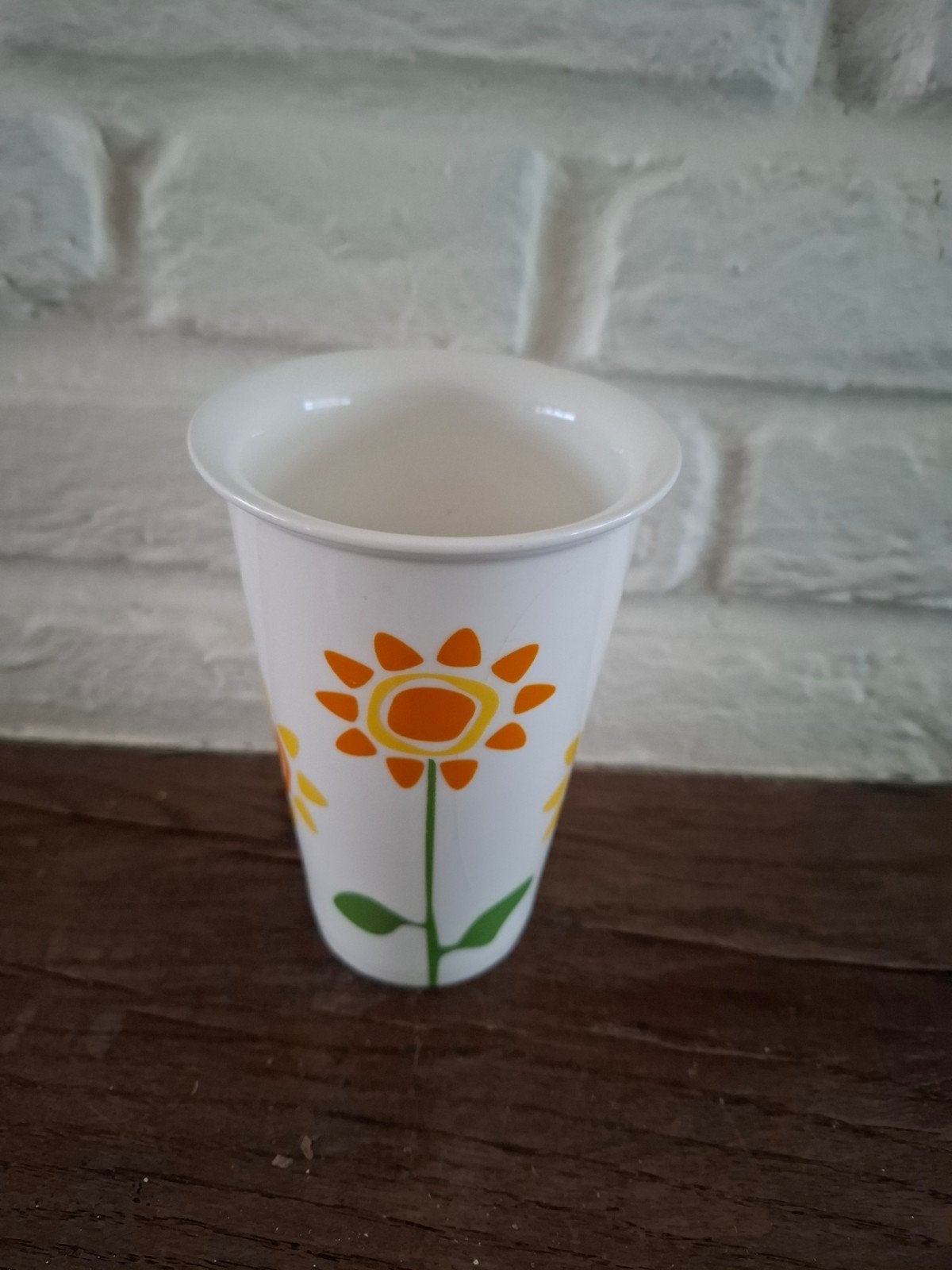 Zweeds Sagaform vaasje / beker. Retro-stijl bloemen. H 13cm, Ophalen of Verzenden, Zo goed als nieuw, Steen/keramiek