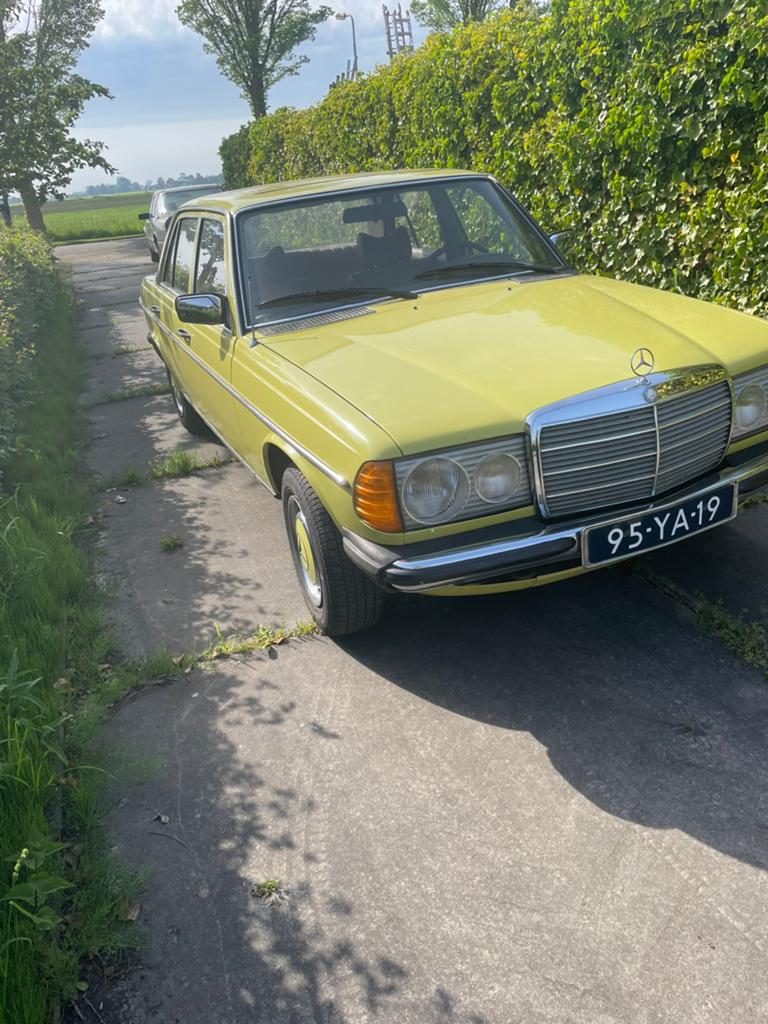 Mercedes-Benz 200-Serie 3.0 300 D AUT 1977 Geel, Automaat, Geel, 1200 kg, Diesel