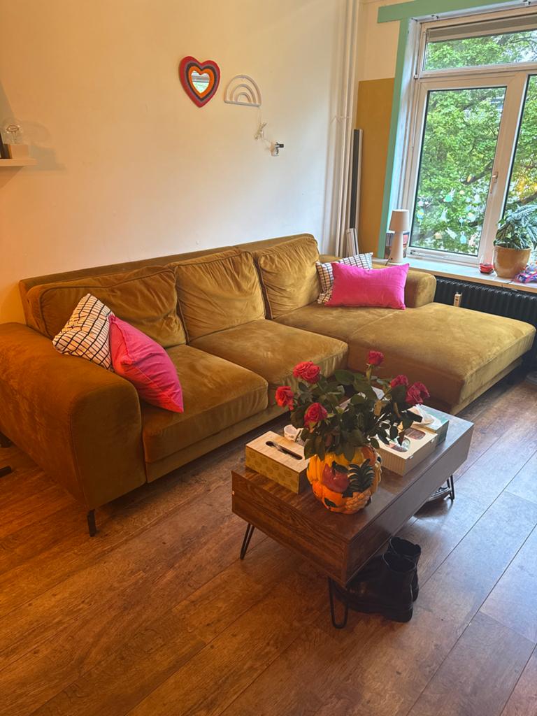 Okergele velvet hoekbank, Huis en Inrichting, Ophalen of Verzenden, Zo goed als nieuw, 150 cm of meer, Vierpersoons of meer