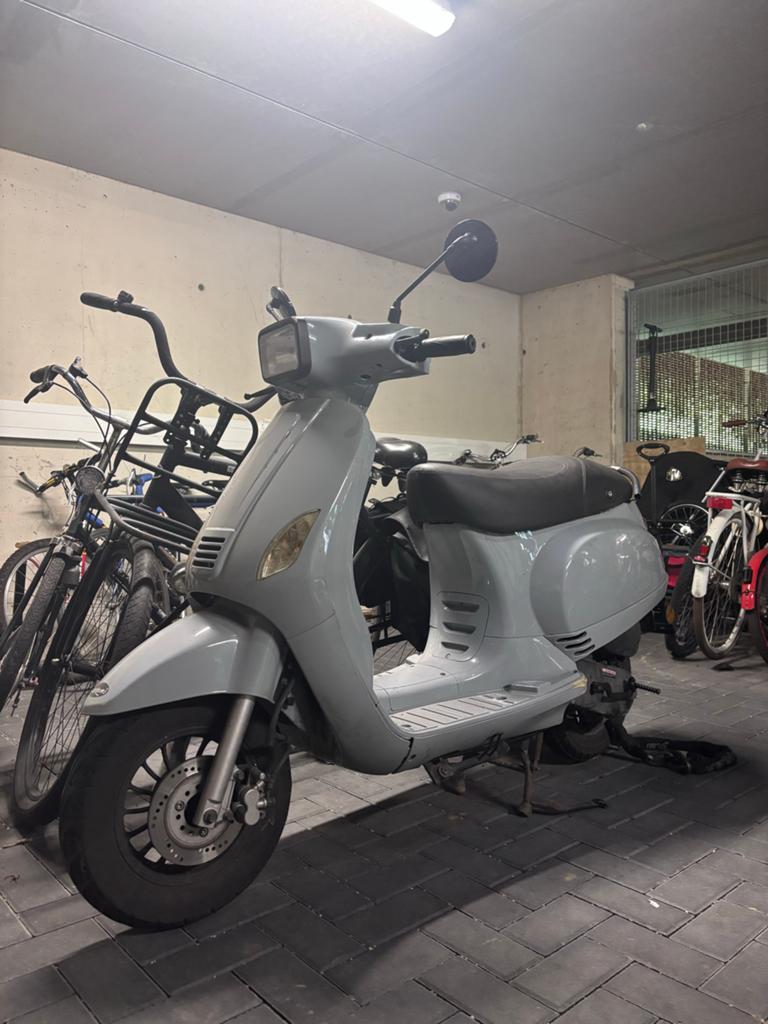 Grijze Scooter, Gebruikt, Benzine, Ophalen, Overige merken
