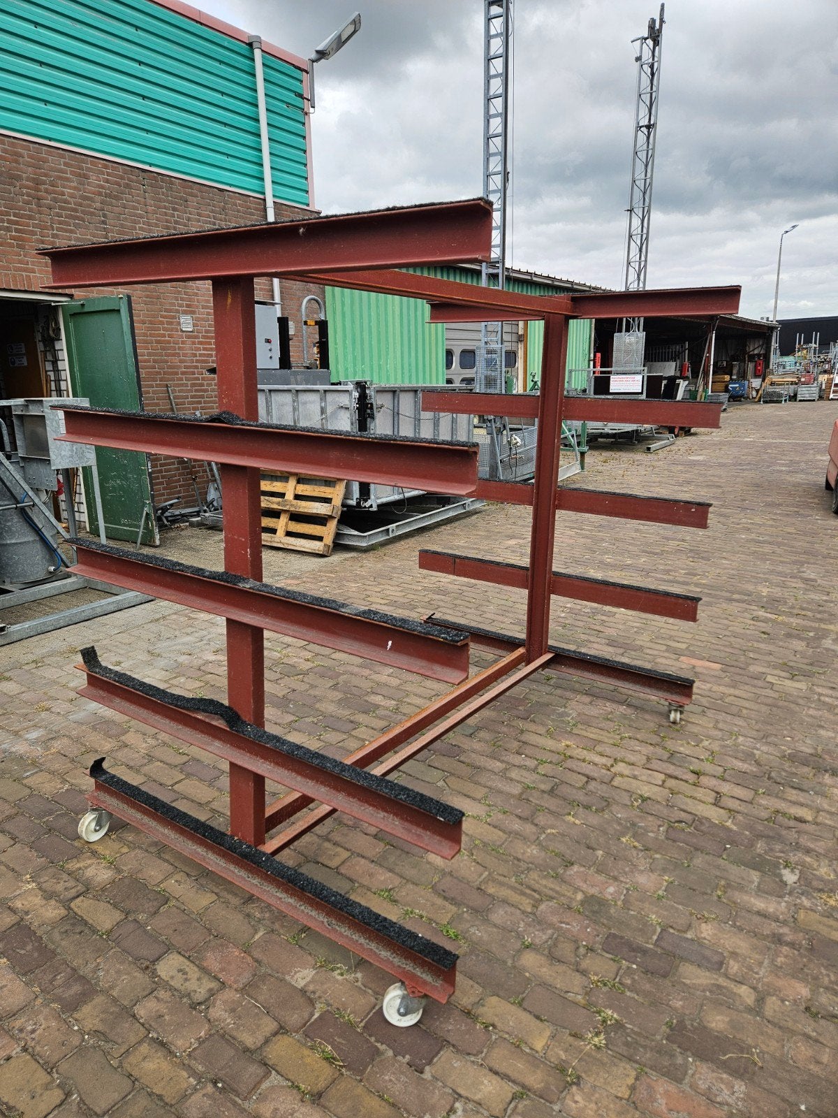 draagarm stelling vast op wielen., Ophalen, Gebruikt, ., .