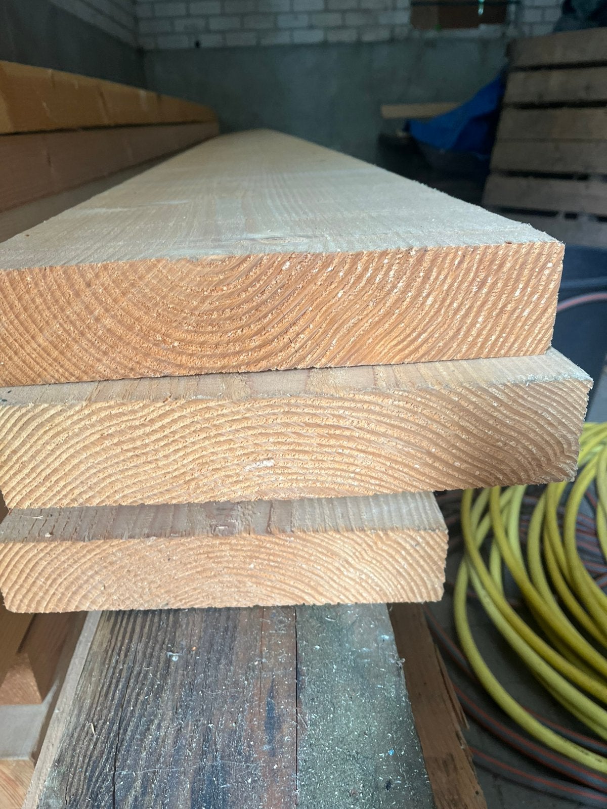 Douglas plank/balk 30cmx 5,8cm x 4,30m  lang, Ophalen, Zo goed als nieuw, 250 cm of meer, Balken