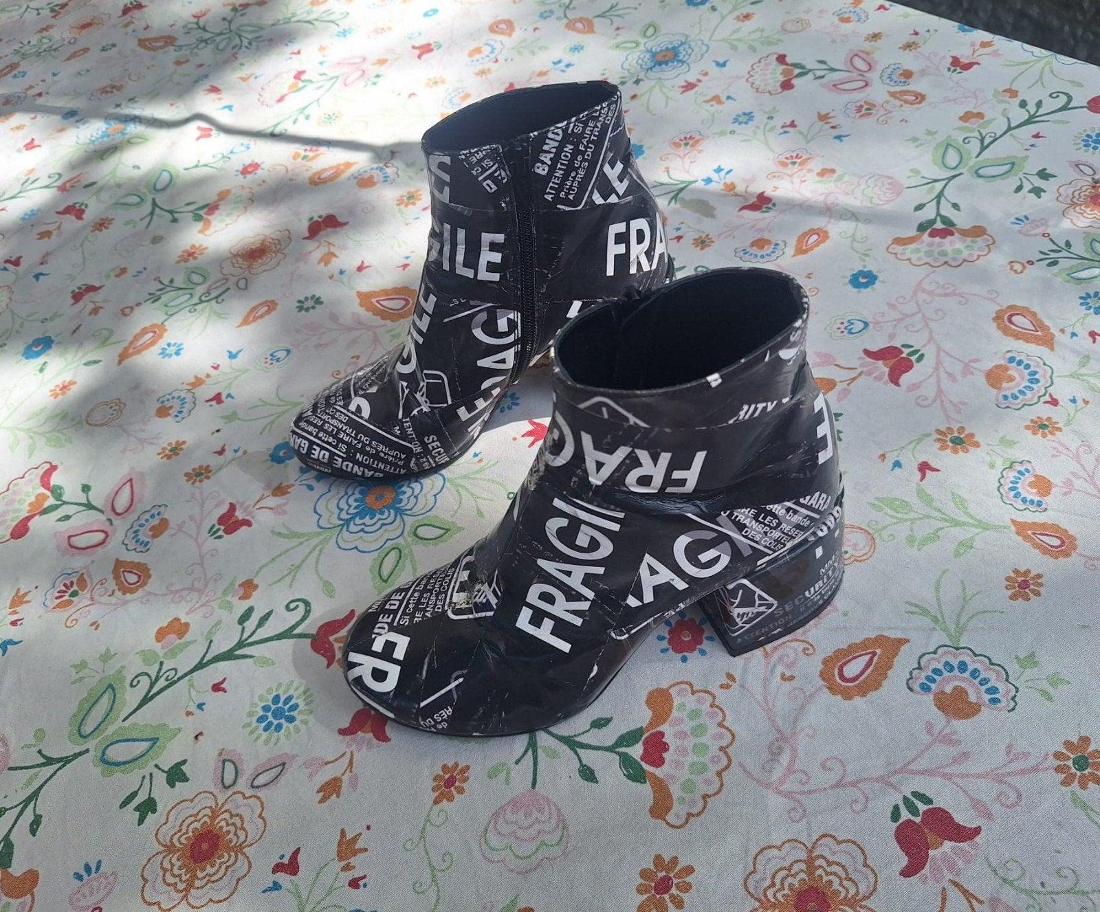 MM6 Margiela Enkellaarsjes 'Fragile' - Maat 36,5, Margiela MM6, Ophalen of Verzenden, Zo goed als nieuw, Zwart