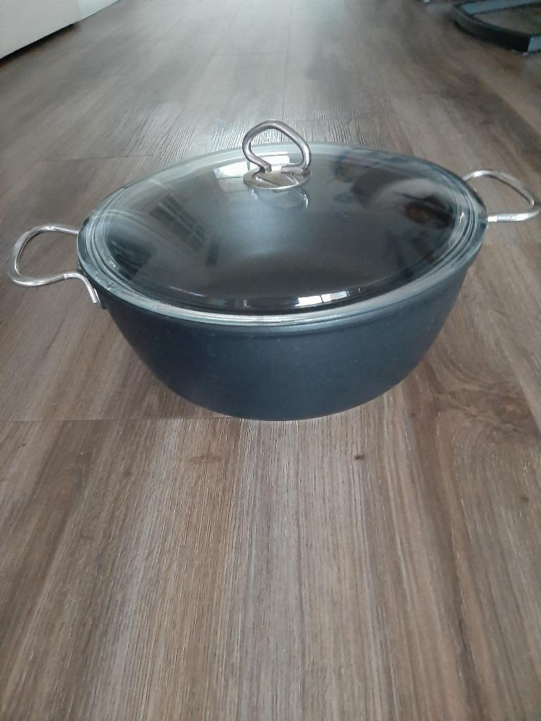 Prachtige mooie zware pan + deksel, Gietijzer, Ophalen of Verzenden, Zo goed als nieuw, Keramische plaat