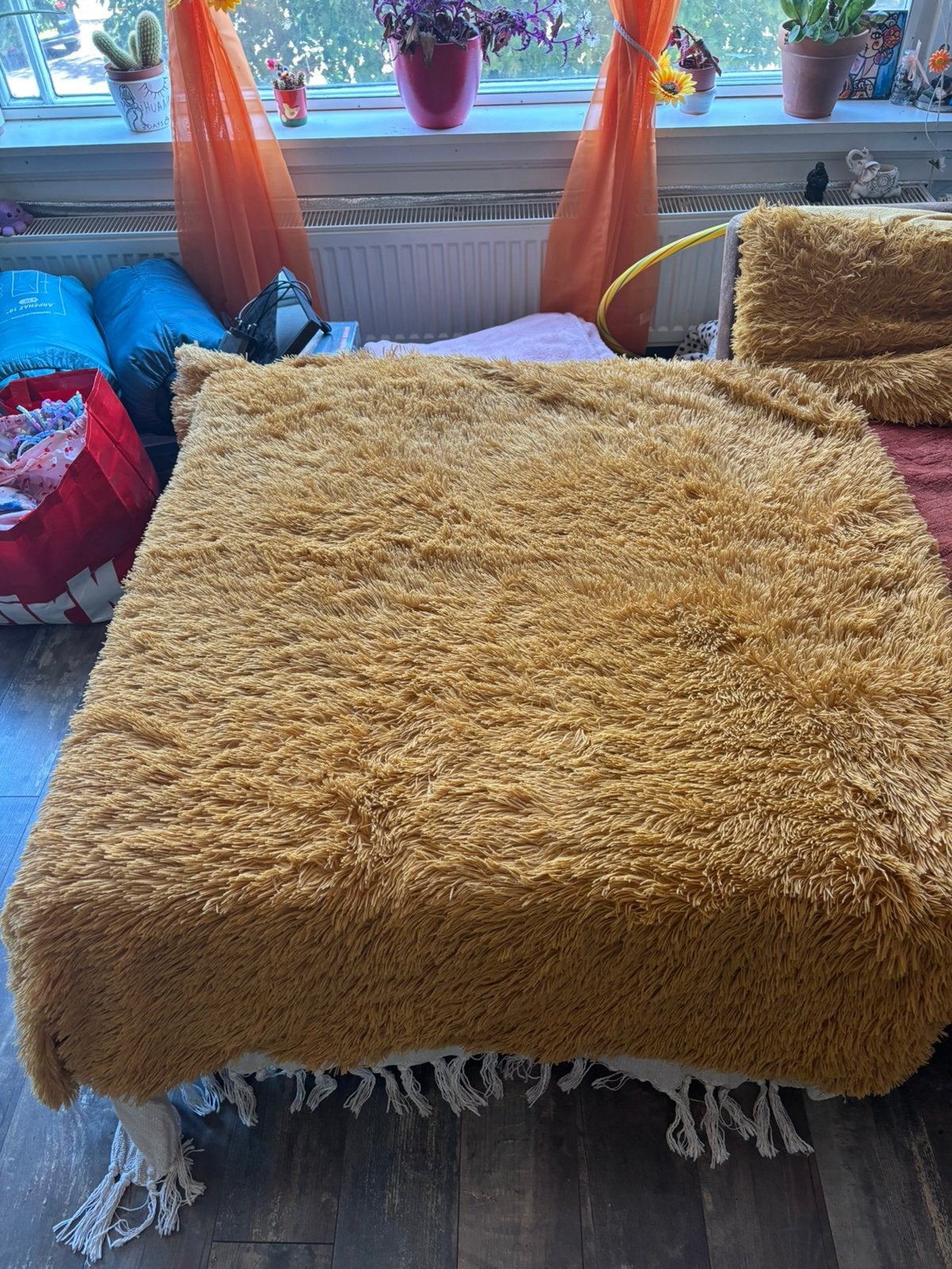 Beautiful fluffy blanket/throw, Huis en Inrichting, Woonaccessoires | Plaids en Woondekens, Ophalen, Zo goed als nieuw