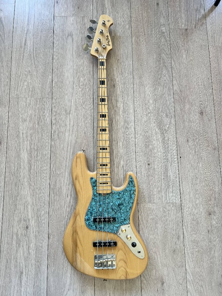 Harley Benton JB-75MN NA Vintage Series Turquoise pickguard, Muziek en Instrumenten, Snaarinstrumenten | Gitaren | Bas, Gebruikt