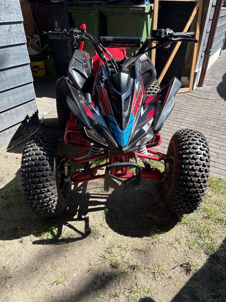Quad 125cc carbon groot model 8 inch, Fietsen en Brommers, Minibikes, Midibikes en Pitbikes, Ophalen, Zo goed als nieuw, 125 cc