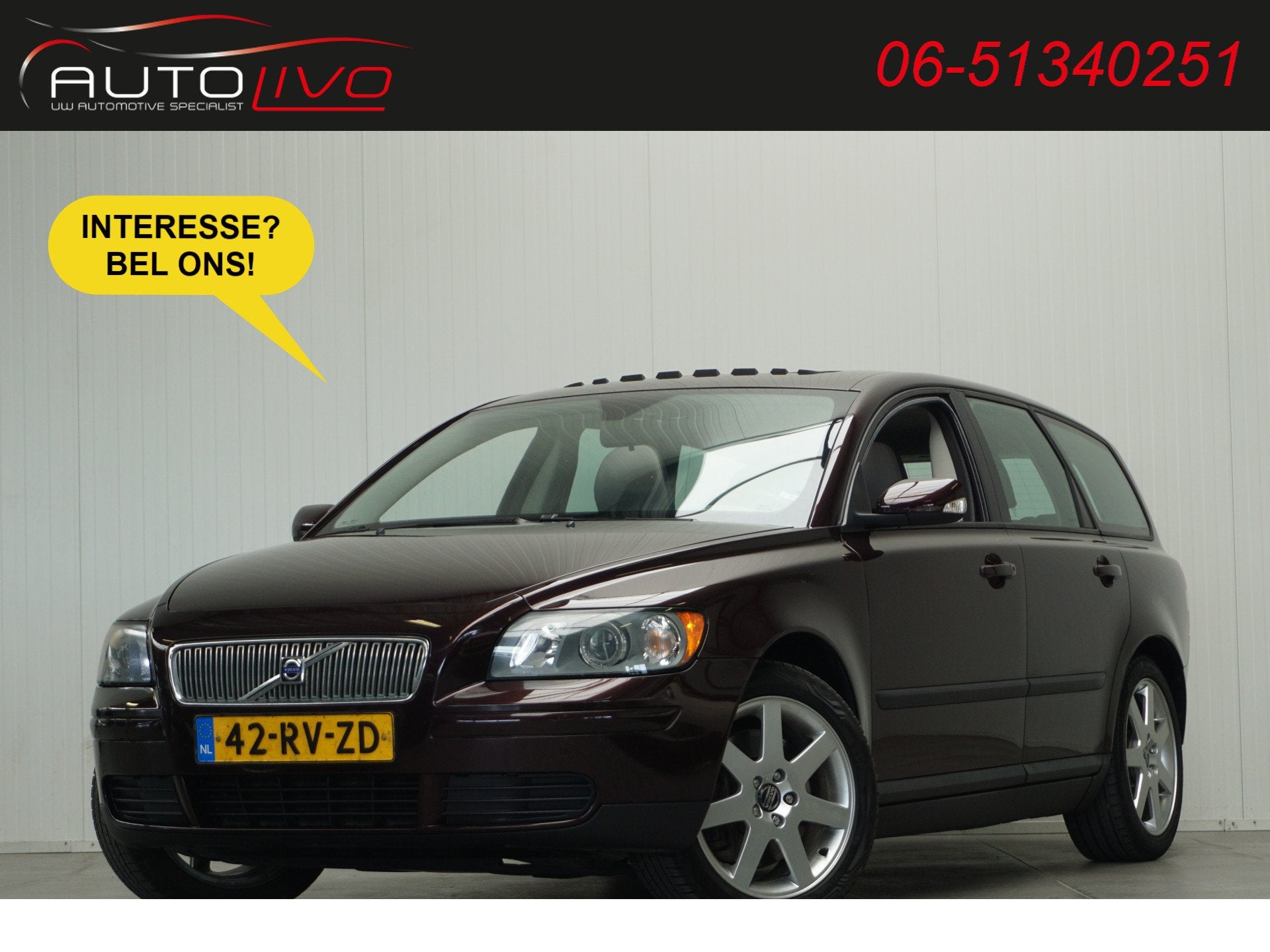 Volvo V50 2.5 T5 AWD Momentum 220 PK! NL AUTO! (bj 2005), Auto's, Gebruikt, Overige kleuren, 700 kg, Leder en Stof