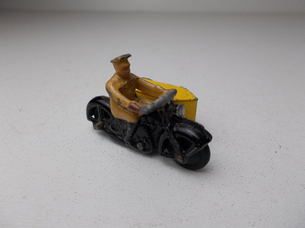 1938 Dinky Toys 44B MOTORCYCLE "AA" + SIDE CAR!, Ophalen of Verzenden, Gebruikt, Overige typen, Dinky Toys