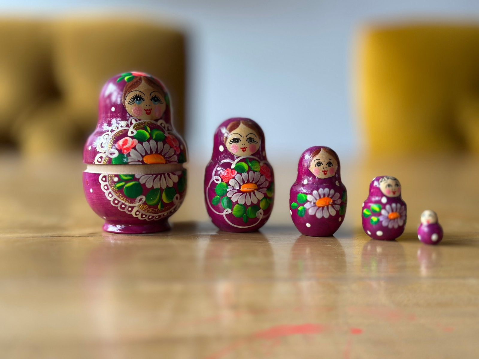 Set van 5 Matroesjka poppen, paars met bloemen, Ophalen of Verzenden, Zo goed als nieuw