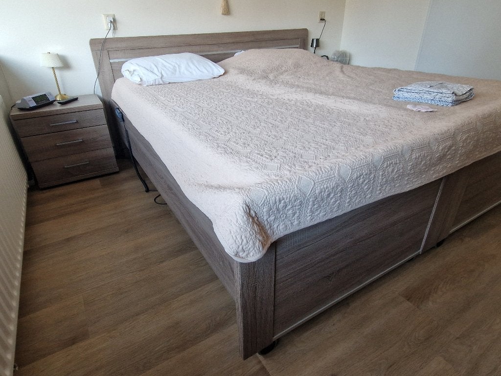 Bed (2-persoons open klapbaar), Ophalen, 100 cm, Bruin, 210 cm