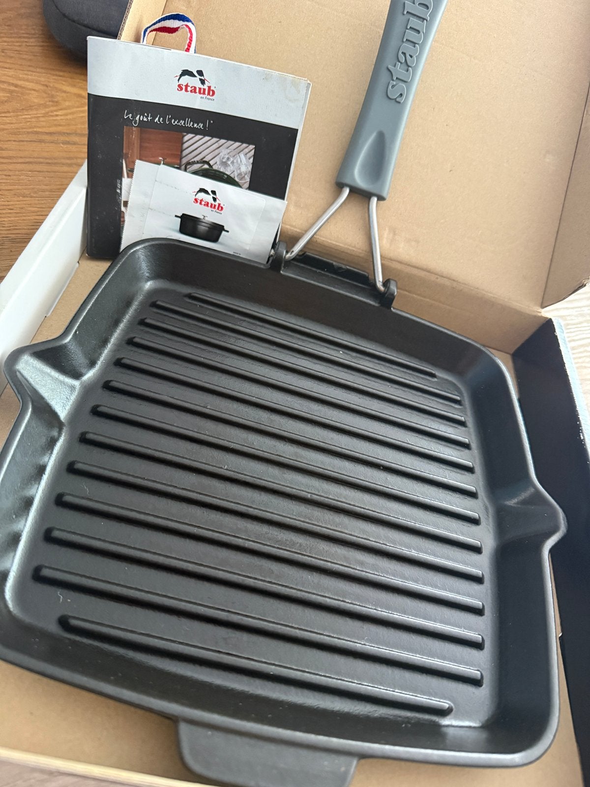 Staub grillpan 24x24 cm gietijzer zwart | inklapbare greep, Gietijzer, Overige typen, Nieuw, Ophalen of Verzenden