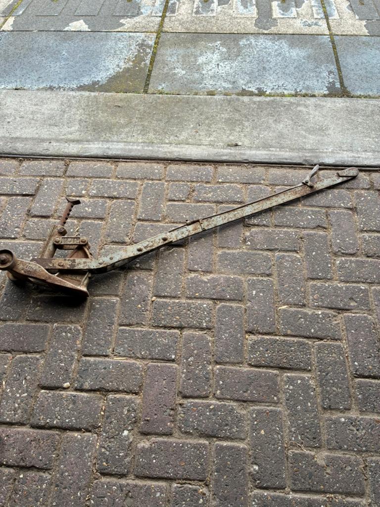 Oude autokrik, Ophalen