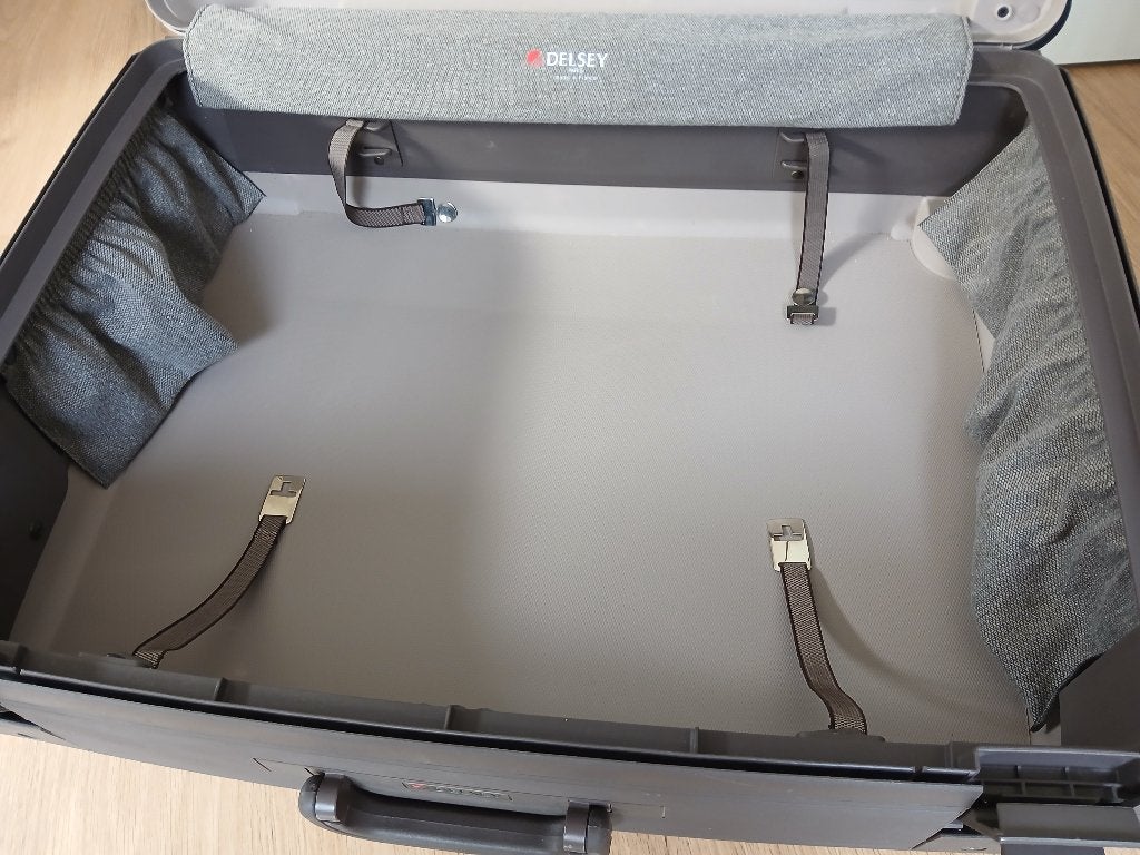 Te koop Delsey koffer, Sieraden, Tassen en Uiterlijk, Koffers, Gebruikt, Hard kunststof, 45 tot 55 cm, Wieltjes