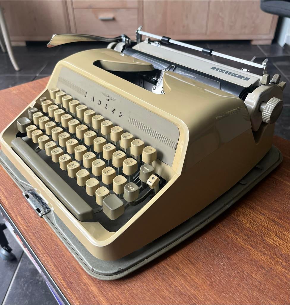 Adler Junior 3 Typewriter 1960 Antiek, Diversen, Typemachines, Ophalen of Verzenden, Zo goed als nieuw