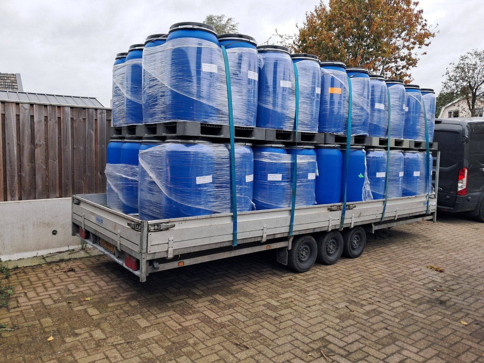 220 liter tonnen met klemdeksel, Ophalen