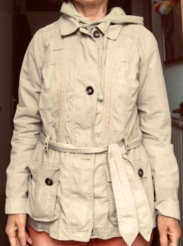 Beige trench jas Yessica maat S – licht – getailleerd, Maat 38/40 (M), Ophalen of Verzenden, Gedragen, Yessica