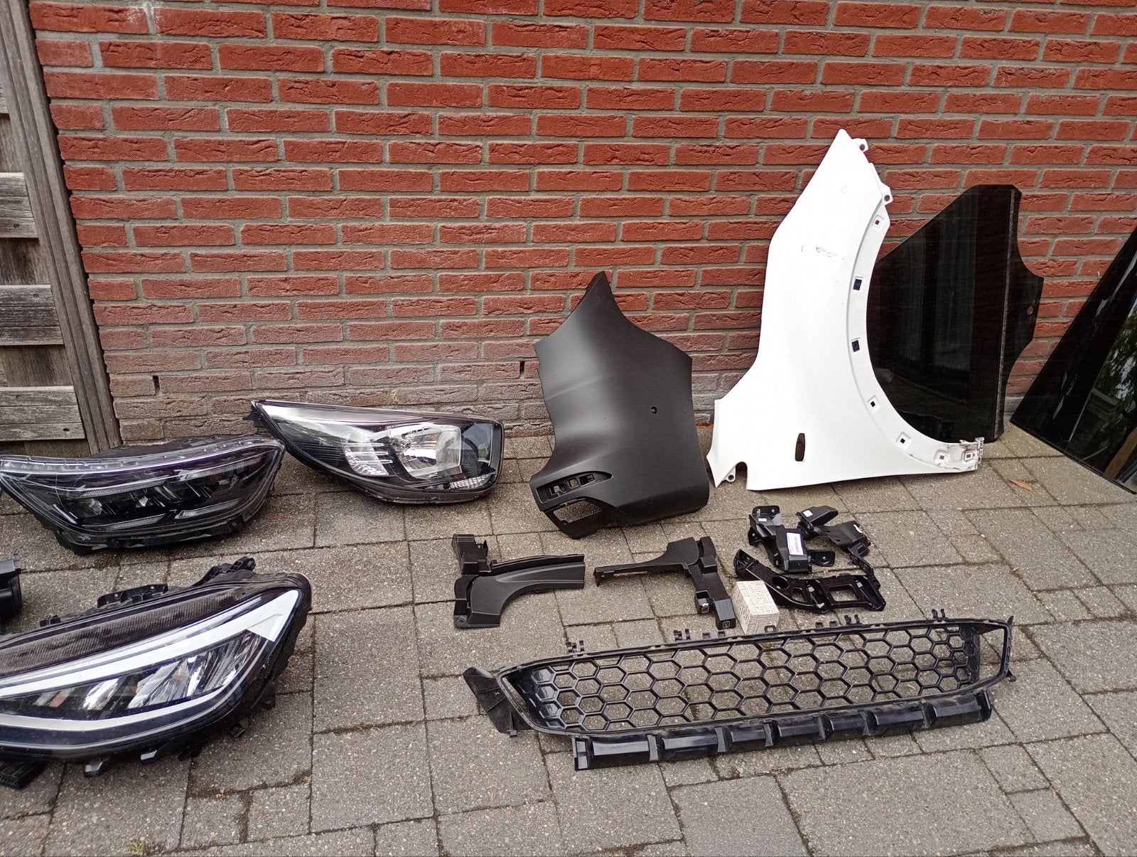 Te koop.  Auto koplampen en onderdelen, Ophalen of Verzenden, Voor, BMW, Bumper