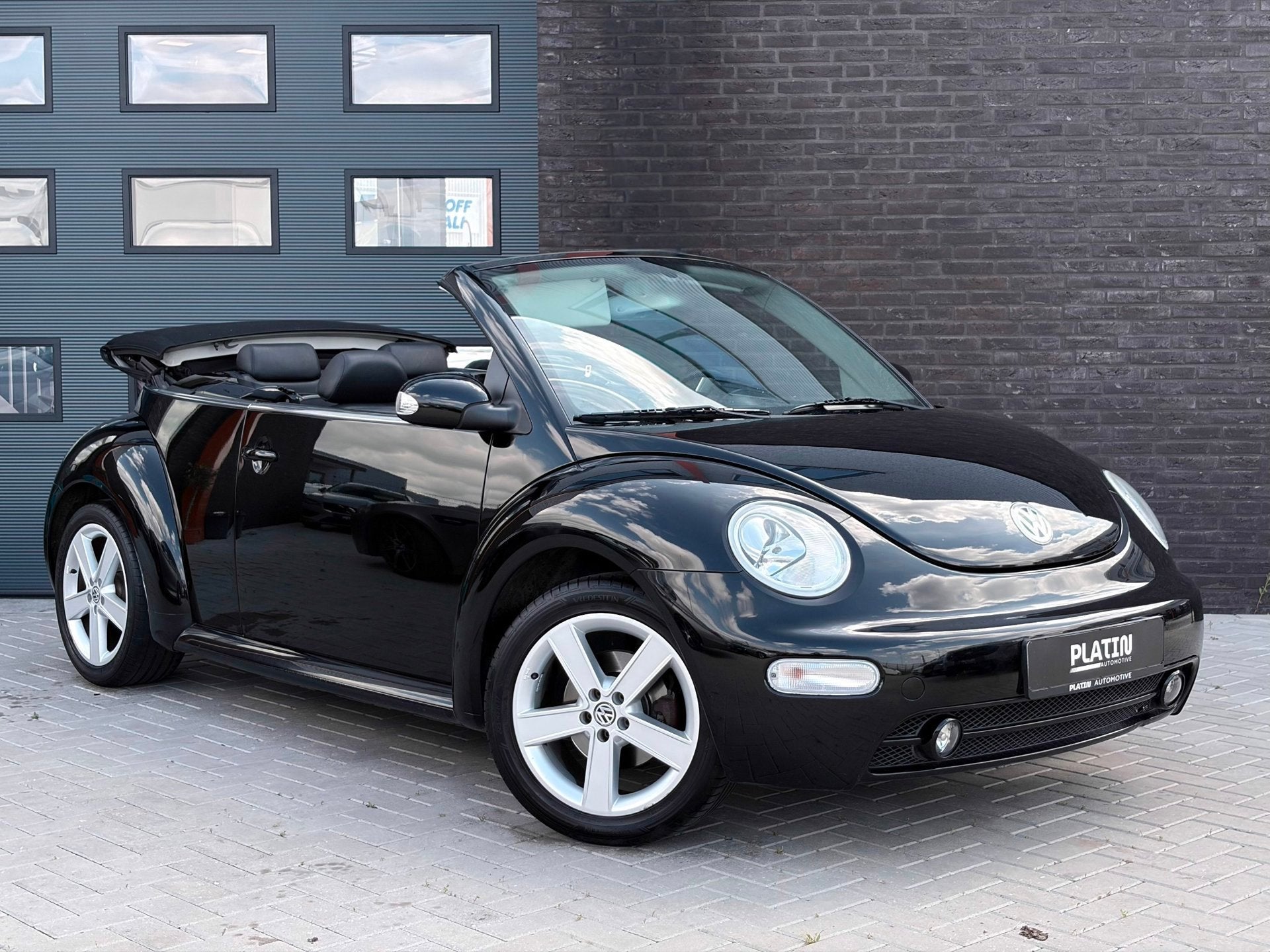 Volkswagen New Beetle Cabriolet 2.0 |AUT DAK|LEREN STOELEN, Auto's, Voorwielaandrijving, Gebruikt, Beetle (Kever), 4 cilinders