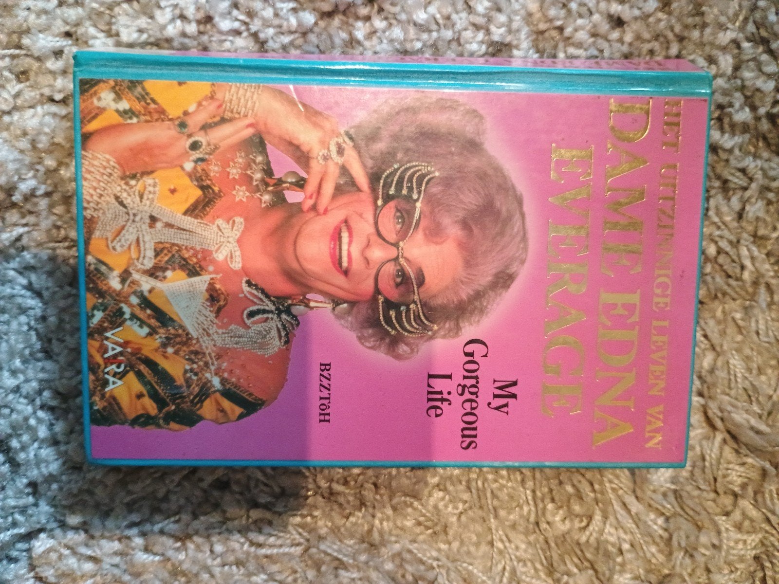 Boek: Het uitzinnige leven van Dame Edna Everage, Ophalen, Zo goed als nieuw, Barry Humphries, Nederland