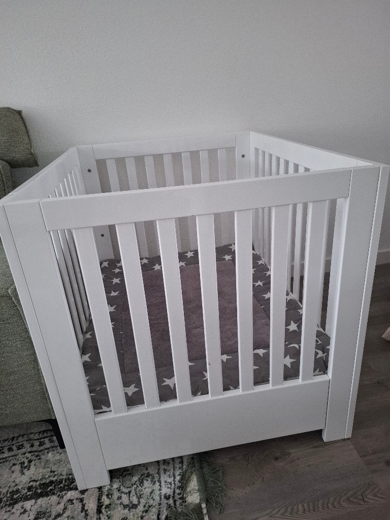 Mooie stevige verstelbare box, hoogglans wit met een lade., Kinderen en Baby's, Boxen, Ophalen, Gebruikt, Rechthoekig, In hoogte verstelbaar