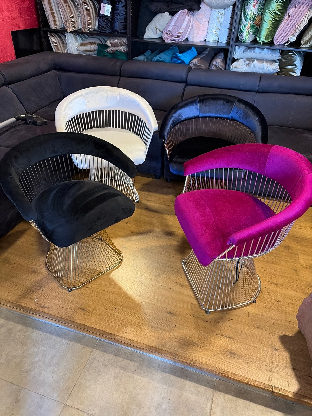 Wire stoel fluwelen stoelen - diverse kleuren, Ophalen, Overige kleuren, Zo goed als nieuw, Vier