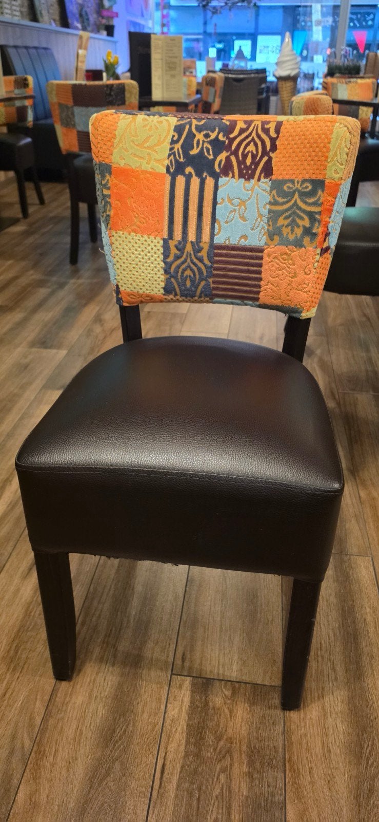 Unieke stoel met patchwork rugleuning. 20 stuks beschikbaar., Huis en Inrichting, Ophalen, Overige kleuren, Stof, Zo goed als nieuw